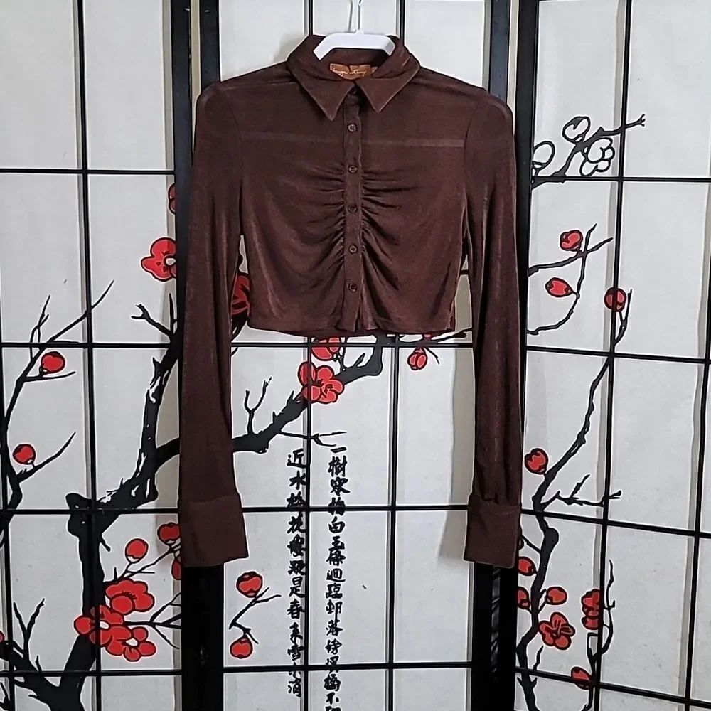 Beige Botany Cropped Slinky Brown Ruched Button Up